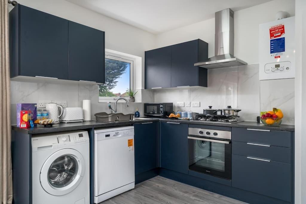 ハーロウLux 3Bed Near Wembley With Parking By Oceana Group - Sleeps 8アパートメント エクステリア 写真