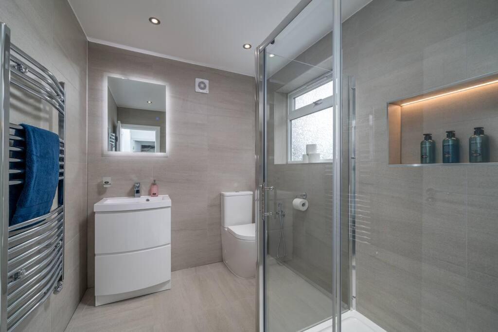 ハーロウLux 3Bed Near Wembley With Parking By Oceana Group - Sleeps 8アパートメント エクステリア 写真